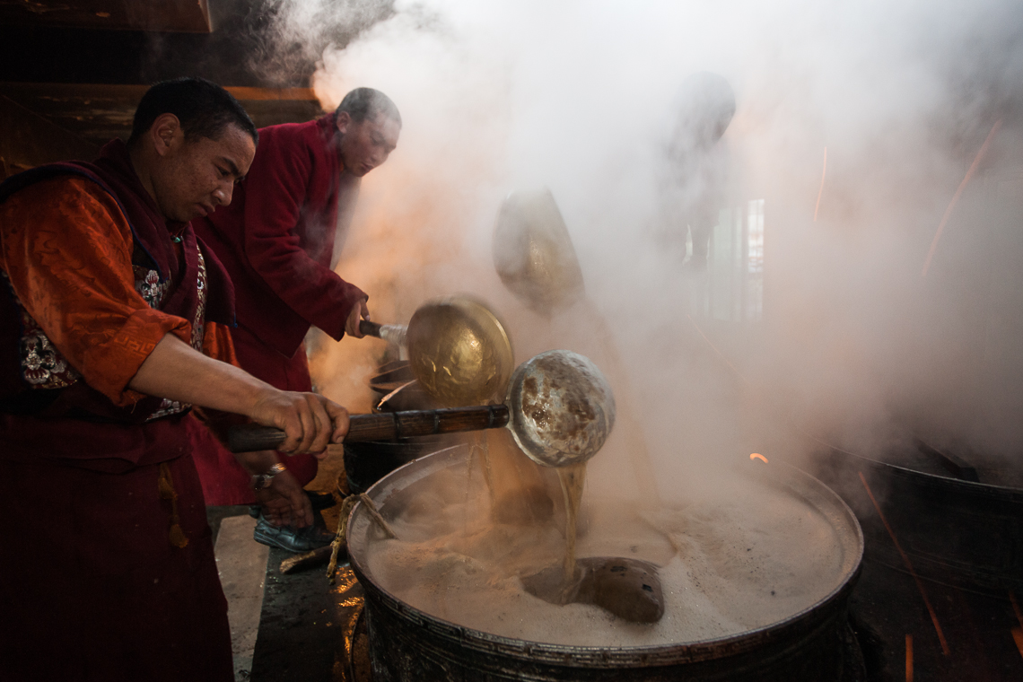 Preparation of Tibetan yak butter tea aromas that evoke unforgettable memories