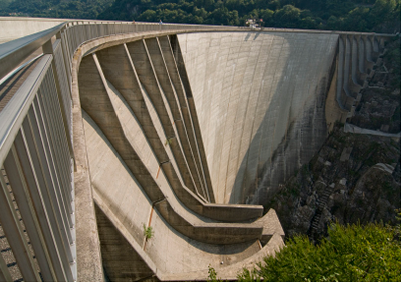 Bond dam abseiling